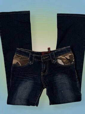 Dark Wash Women’s Jeans with Camo Pocket Accents